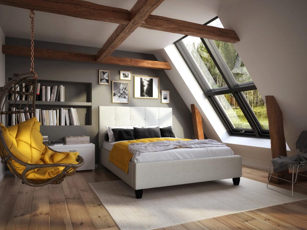 Chambre avec des murs gris foncés, des poutres de bois au plafond, un lit beige clair et des draps jaunes